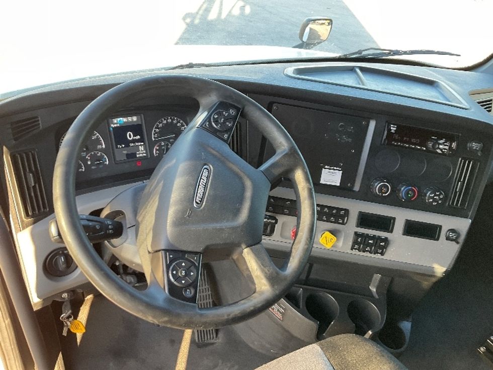 Sleeper Tractor-Heavy Duty Tractors-Freightliner-2021-T12664ST-Round Rock-TX-547,358\n\t\tmiles-$ 61,250 - Image 11