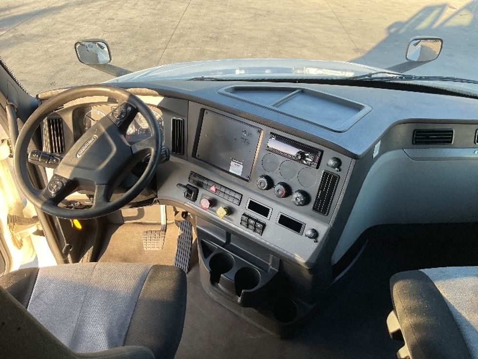 Sleeper Tractor-Heavy Duty Tractors-Freightliner-2021-T12664ST-Round Rock-TX-547,358\n\t\tmiles-$ 61,250 - Image 12