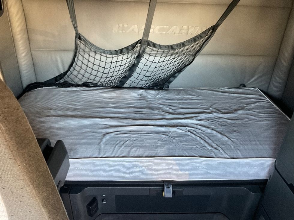 Sleeper Tractor-Heavy Duty Tractors-Freightliner-2021-T12664ST-Round Rock-TX-547,358\n\t\tmiles-$ 61,250 - Image 16