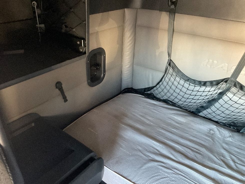 Sleeper Tractor-Heavy Duty Tractors-Freightliner-2021-T12664ST-Round Rock-TX-547,358\n\t\tmiles-$ 61,250 - Image 17