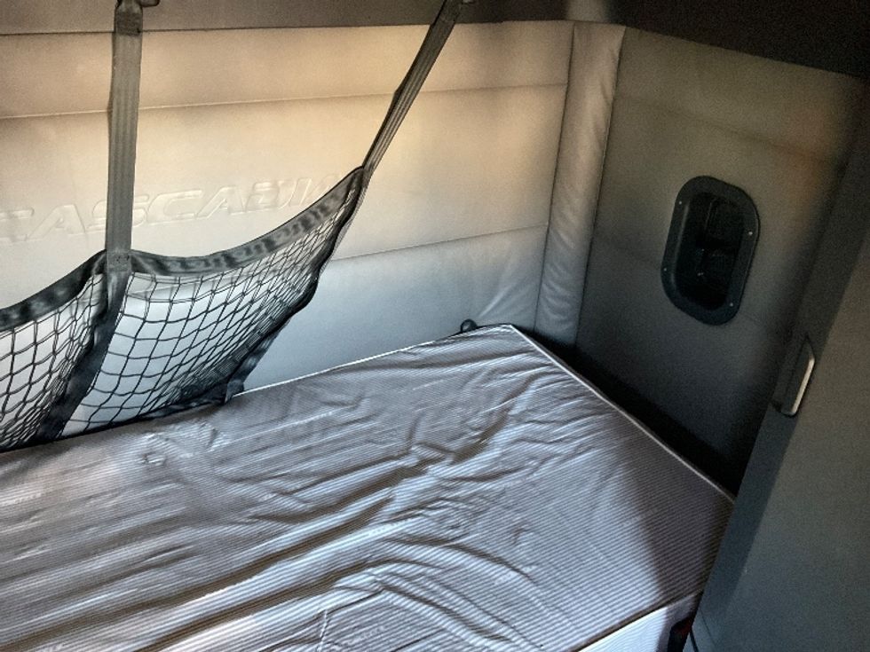 Sleeper Tractor-Heavy Duty Tractors-Freightliner-2021-T12664ST-Round Rock-TX-547,358\n\t\tmiles-$ 61,250 - Image 18