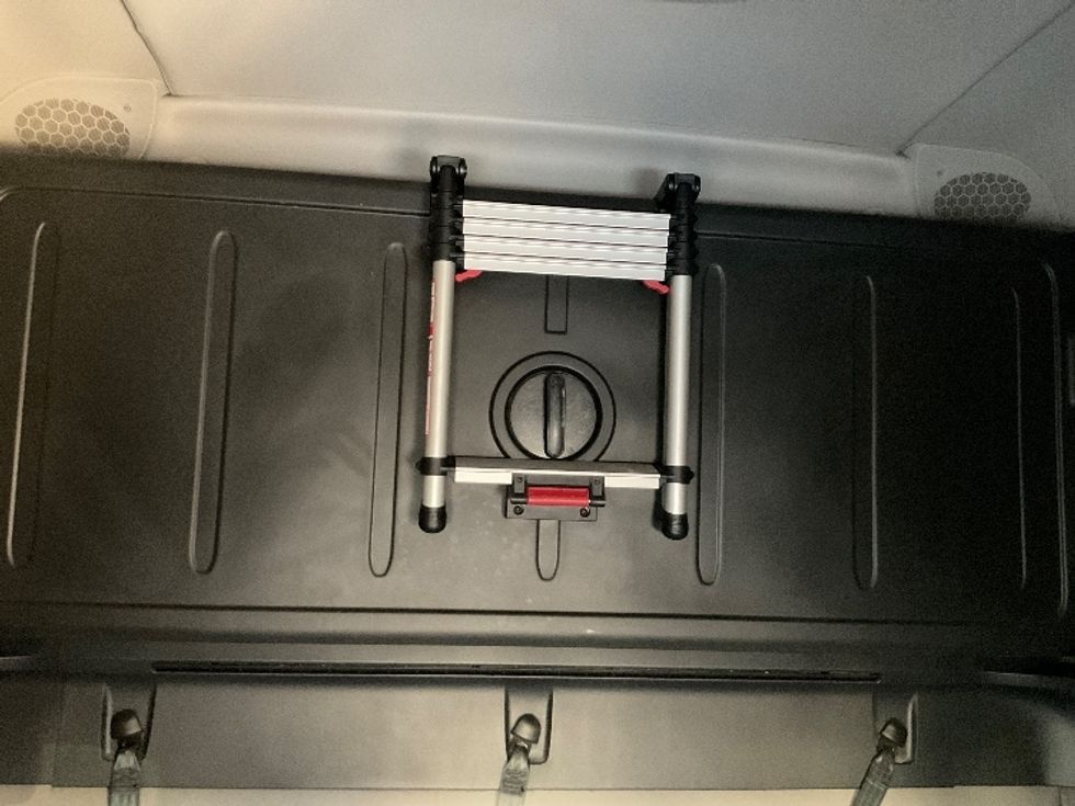 Sleeper Tractor-Heavy Duty Tractors-Freightliner-2021-T12664ST-Round Rock-TX-547,358\n\t\tmiles-$ 61,250 - Image 19