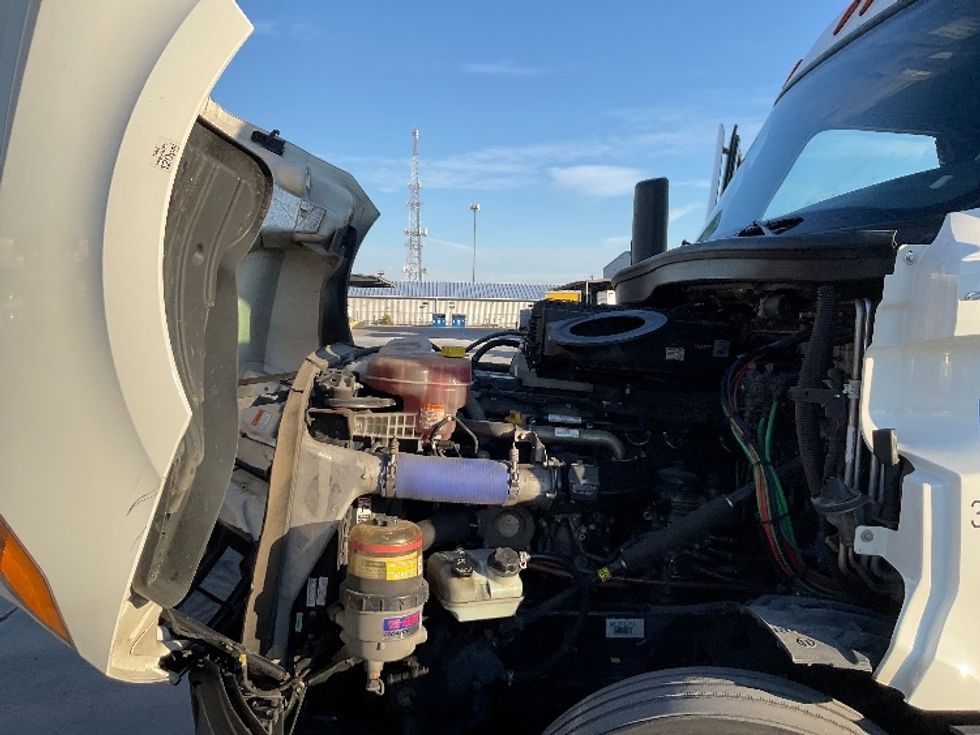 Sleeper Tractor-Heavy Duty Tractors-Freightliner-2021-T12664ST-Round Rock-TX-547,358\n\t\tmiles-$ 61,250 - Image 21