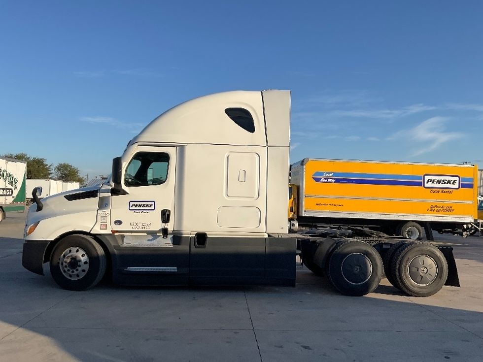 Sleeper Tractor-Heavy Duty Tractors-Freightliner-2021-T12664ST-Round Rock-TX-547,358\n\t\tmiles-$ 61,250 - Image 4