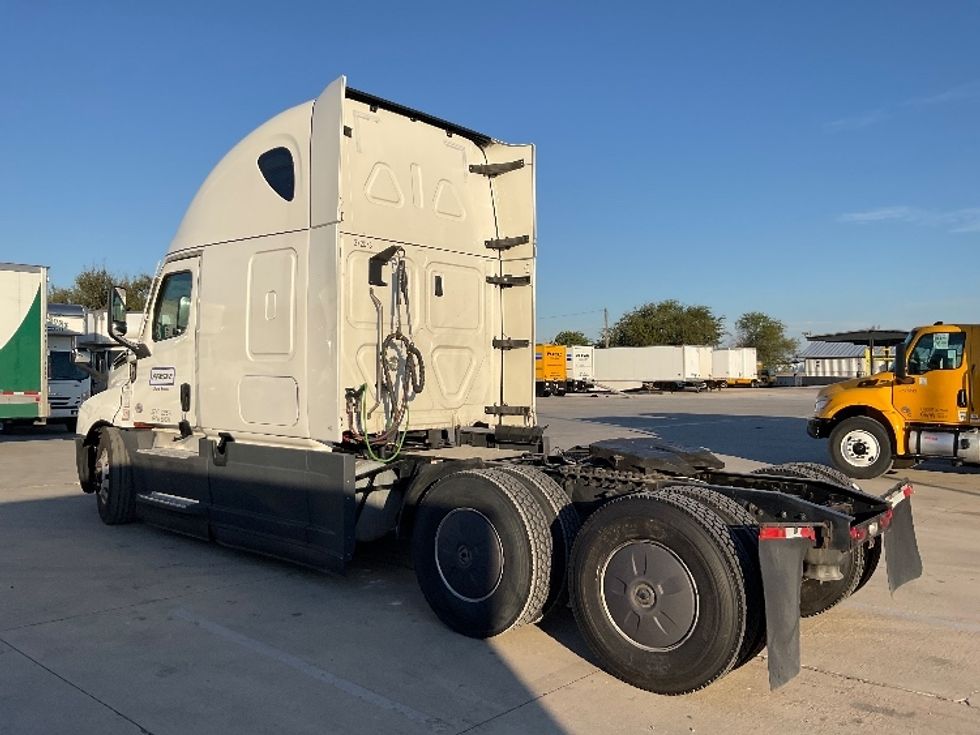 Sleeper Tractor-Heavy Duty Tractors-Freightliner-2021-T12664ST-Round Rock-TX-547,358\n\t\tmiles-$ 61,250 - Image 5