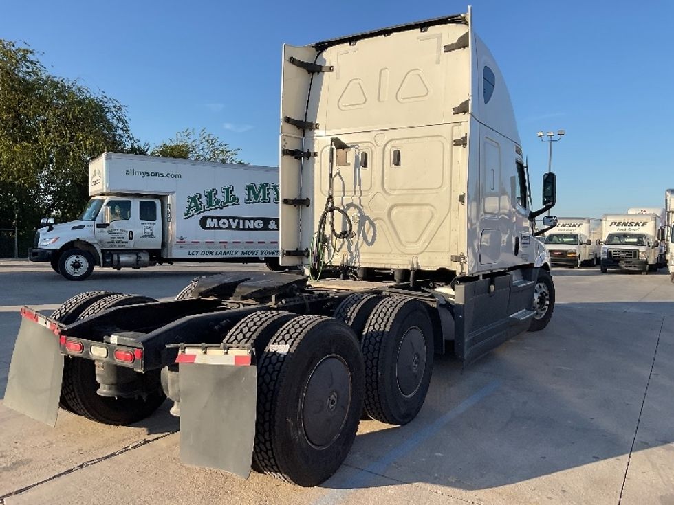 Sleeper Tractor-Heavy Duty Tractors-Freightliner-2021-T12664ST-Round Rock-TX-547,358\n\t\tmiles-$ 61,250 - Image 7