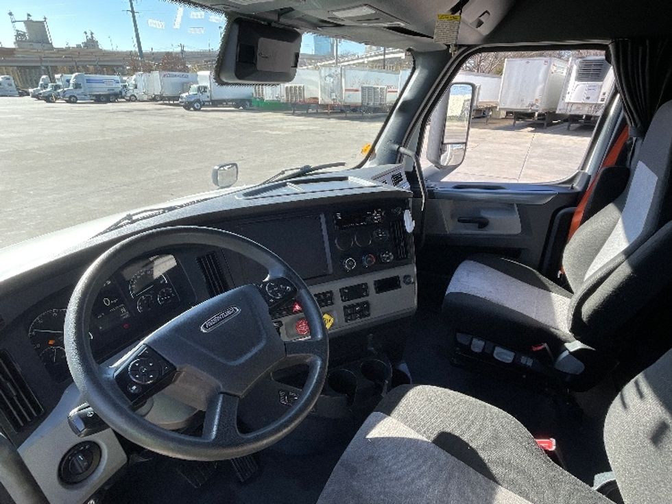 Sleeper Tractor-Heavy Duty Tractors-Freightliner-2021-T12664ST-Sacramento-CA-470,734\n\t\tmiles-$ 72,500 - Image 10