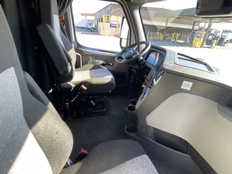 Sleeper Tractor-Heavy Duty Tractors-Freightliner-2021-T12664ST-Sacramento-CA-470,734\n\t\tmiles-$ 72,500 - Image 15