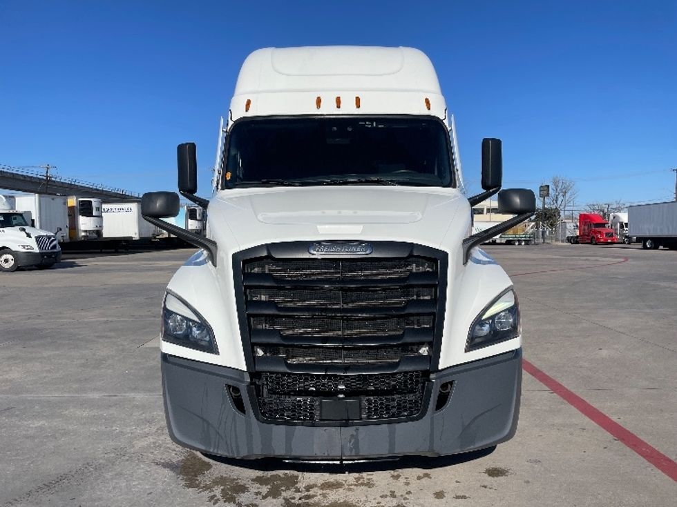 Sleeper Tractor-Heavy Duty Tractors-Freightliner-2021-T12664ST-Sacramento-CA-470,734\n\t\tmiles-$ 72,500 - Image 2