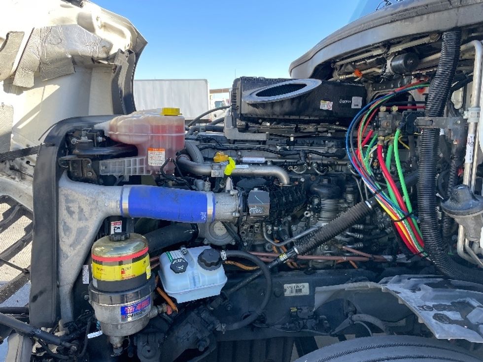 Sleeper Tractor-Heavy Duty Tractors-Freightliner-2021-T12664ST-Sacramento-CA-470,734\n\t\tmiles-$ 72,500 - Image 21