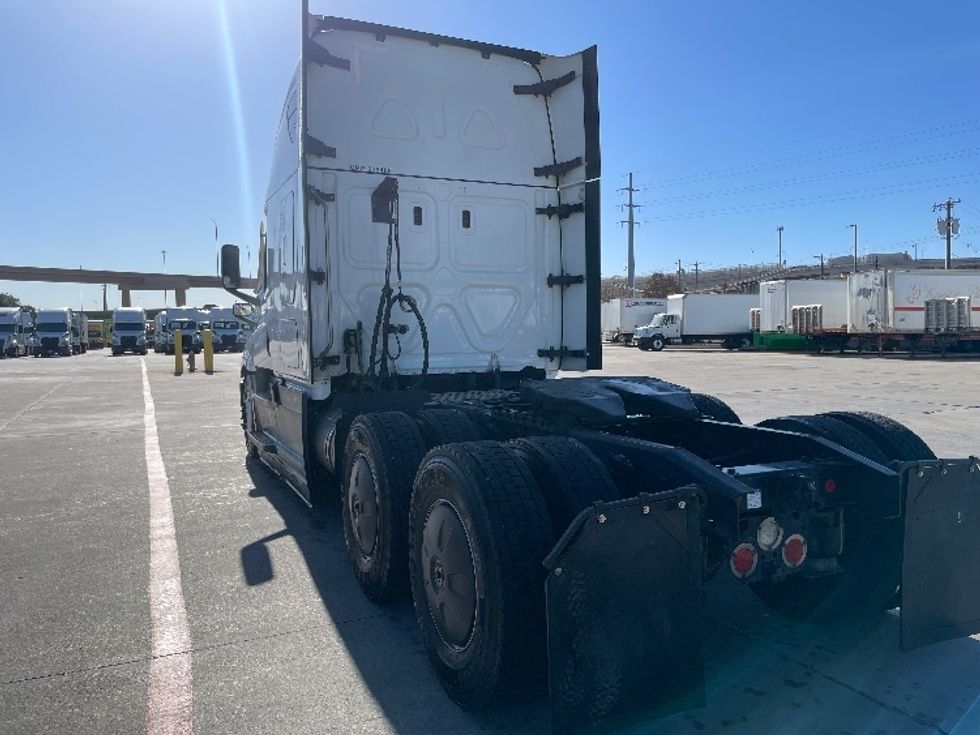 Sleeper Tractor-Heavy Duty Tractors-Freightliner-2021-T12664ST-Sacramento-CA-470,734\n\t\tmiles-$ 72,500 - Image 5