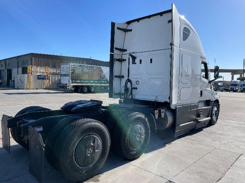 Sleeper Tractor-Heavy Duty Tractors-Freightliner-2021-T12664ST-Sacramento-CA-470,734\n\t\tmiles-$ 72,500 - Image 7