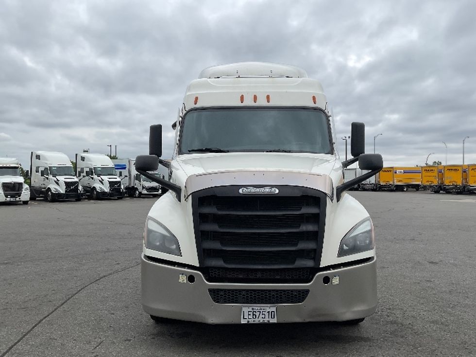Sleeper Tractor-Heavy Duty Tractors-Freightliner-2021-T12664ST-Saint Laurent-PQ-1,022,306\n\t\tkm-$ 69,000 - Image 2