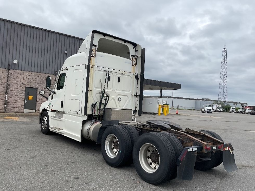 Sleeper Tractor-Heavy Duty Tractors-Freightliner-2021-T12664ST-Saint Laurent-PQ-1,022,306\n\t\tkm-$ 69,000 - Image 5