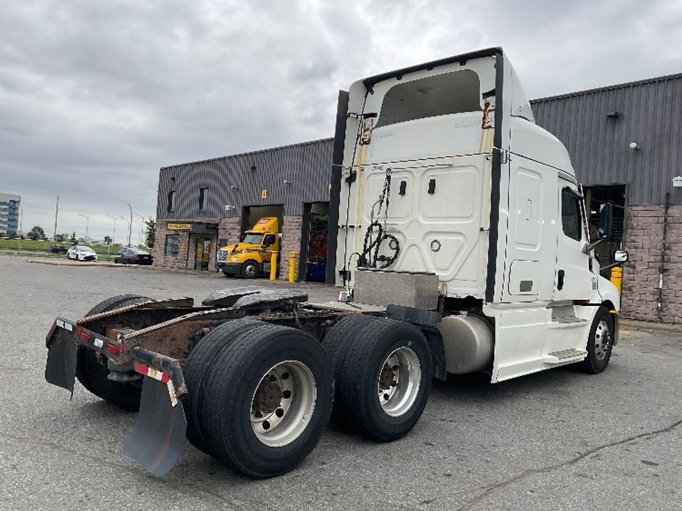 Sleeper Tractor-Heavy Duty Tractors-Freightliner-2021-T12664ST-Saint Laurent-PQ-1,022,306\n\t\tkm-$ 69,000 - Image 7