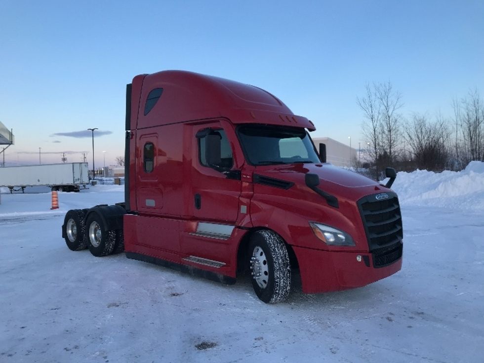 Sleeper Tractor-Heavy Duty Tractors-Freightliner-2021-T12664ST-Saint Laurent-PQ-653,601\n\t\tkm-$ 83,750 - Image 1