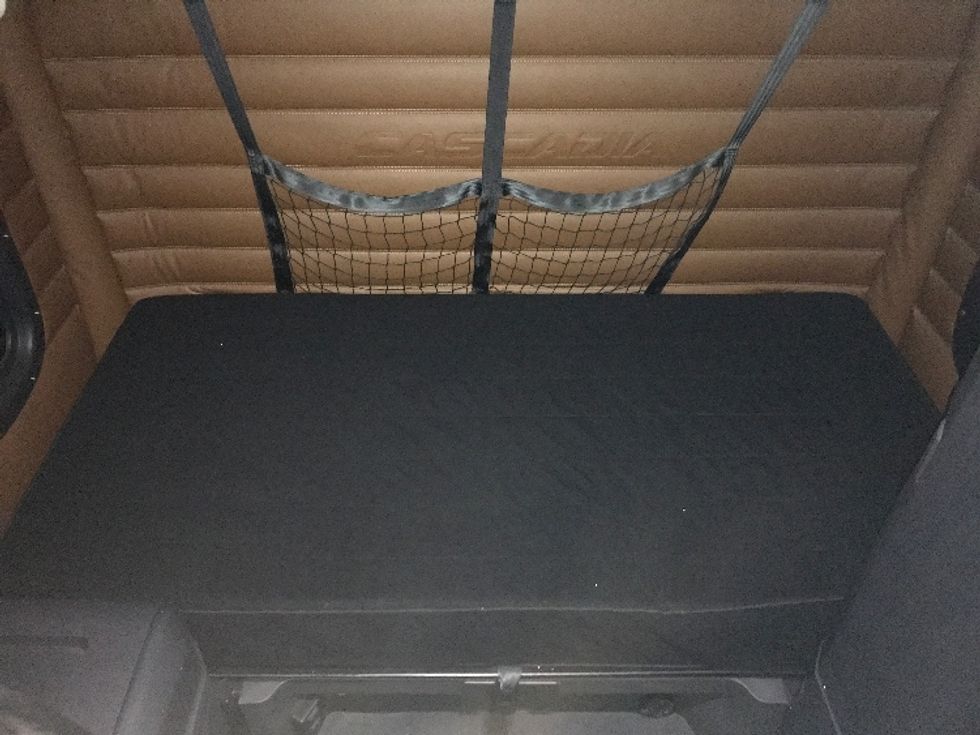 Sleeper Tractor-Heavy Duty Tractors-Freightliner-2021-T12664ST-Saint Laurent-PQ-653,601\n\t\tkm-$ 83,750 - Image 17