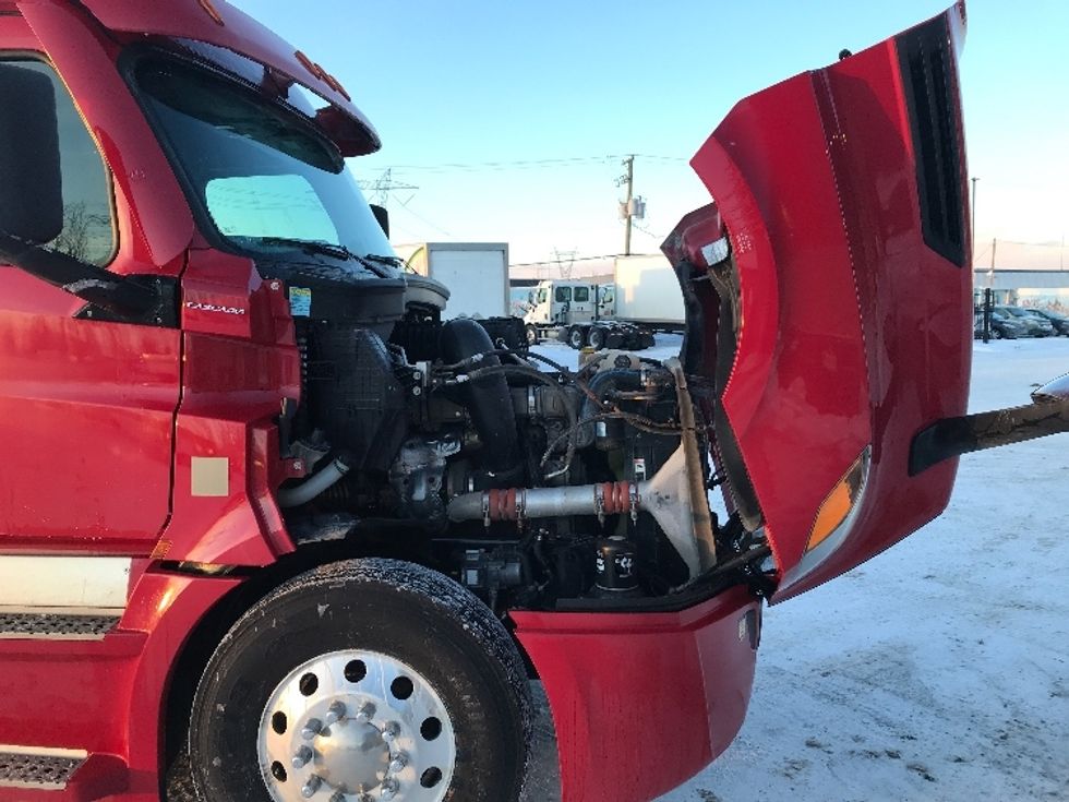 Sleeper Tractor-Heavy Duty Tractors-Freightliner-2021-T12664ST-Saint Laurent-PQ-653,601\n\t\tkm-$ 83,750 - Image 20