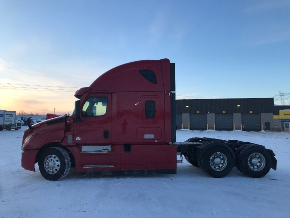 Sleeper Tractor-Heavy Duty Tractors-Freightliner-2021-T12664ST-Saint Laurent-PQ-653,601\n\t\tkm-$ 83,750 - Image 3