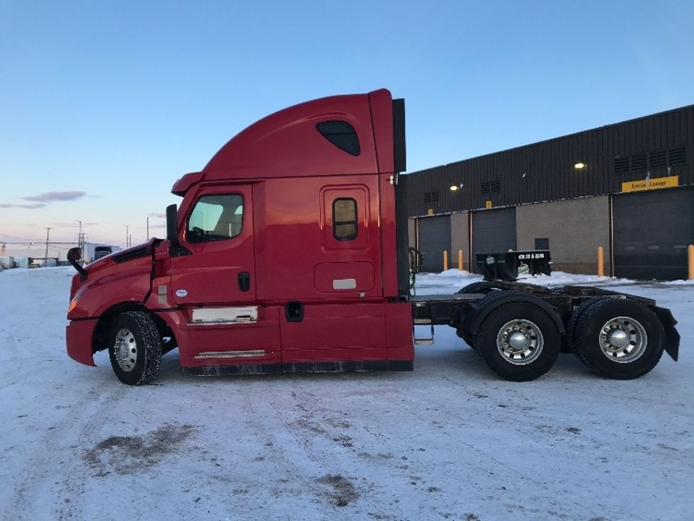 Sleeper Tractor-Heavy Duty Tractors-Freightliner-2021-T12664ST-Saint Laurent-PQ-653,601\n\t\tkm-$ 83,750 - Image 4