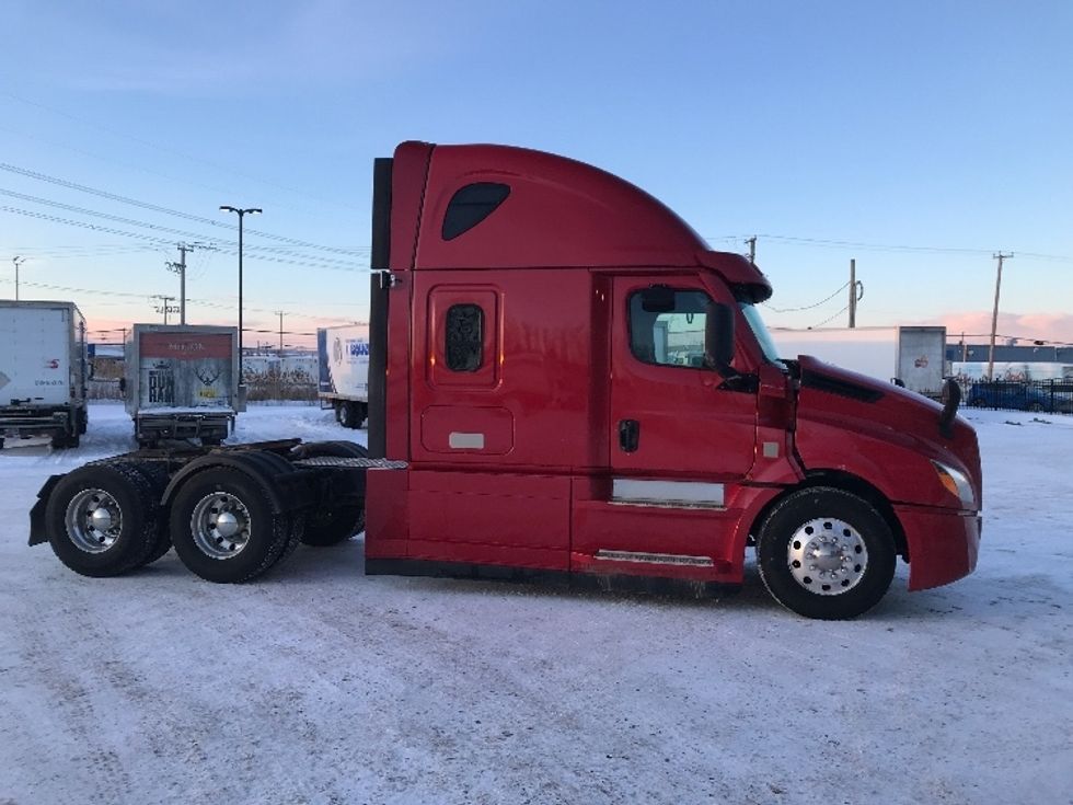 Sleeper Tractor-Heavy Duty Tractors-Freightliner-2021-T12664ST-Saint Laurent-PQ-653,601\n\t\tkm-$ 83,750 - Image 8