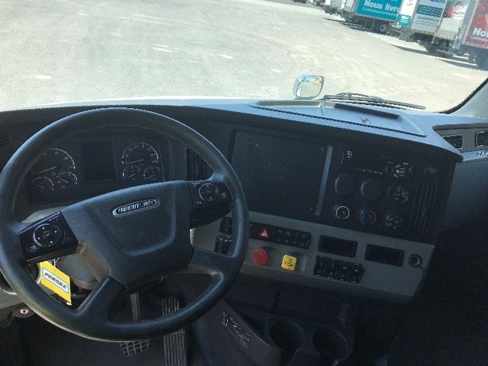 Sleeper Tractor-Heavy Duty Tractors-Freightliner-2021-T12664ST-Saint Laurent-PQ-750,314\n\t\tkm-$ 86,250 - Image 11