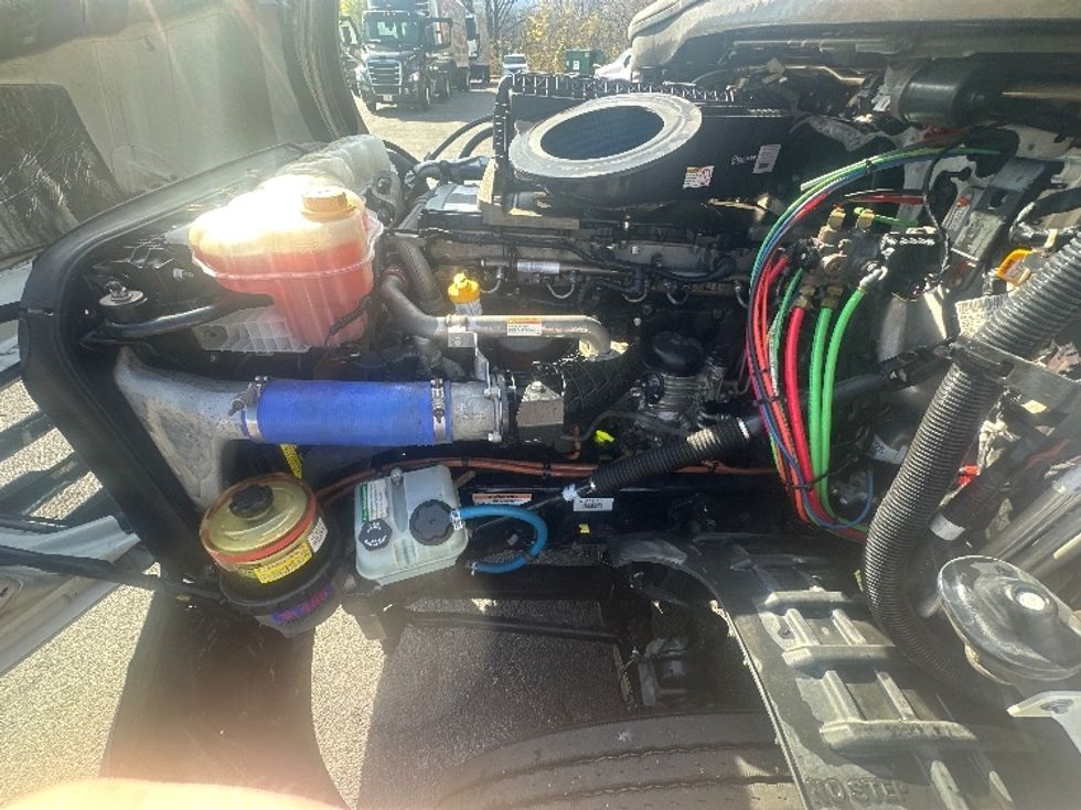 Sleeper Tractor-Heavy Duty Tractors-Freightliner-2021-T12664ST-Salem-VA-515,584\n\t\tmiles-$ 65,000 - Image 19