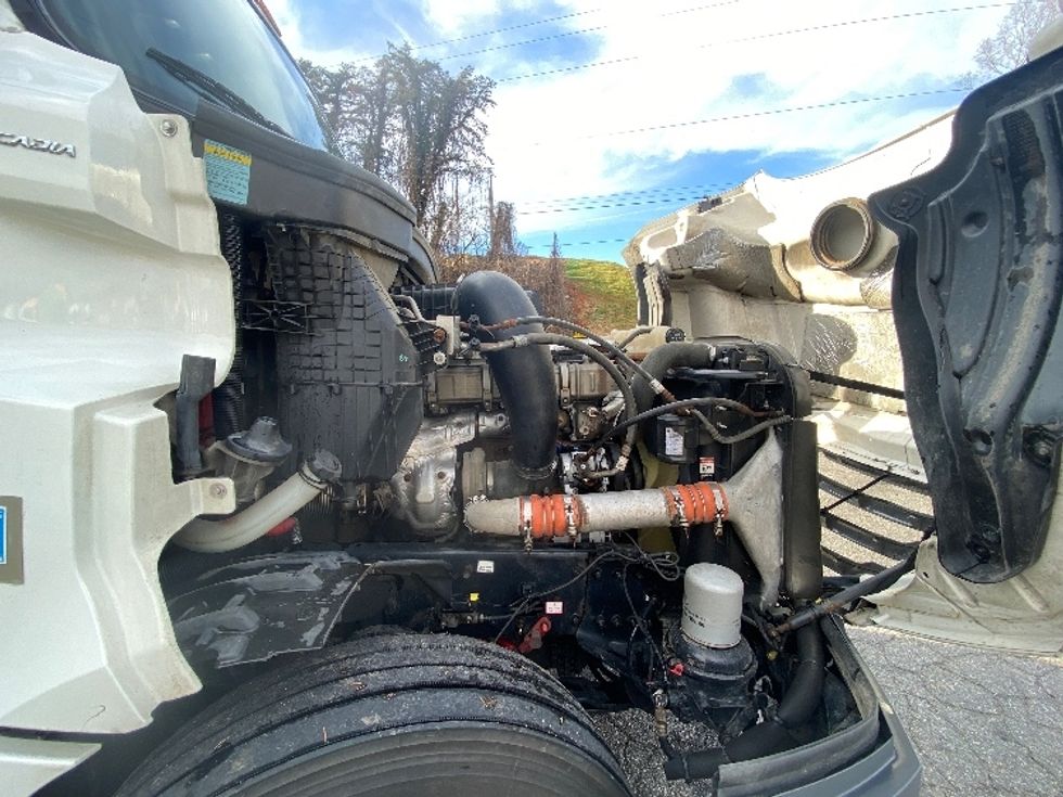 Sleeper Tractor-Heavy Duty Tractors-Freightliner-2021-T12664ST-Salem-VA-626,509\n\t\tmiles-$ 50,750 - Image 20