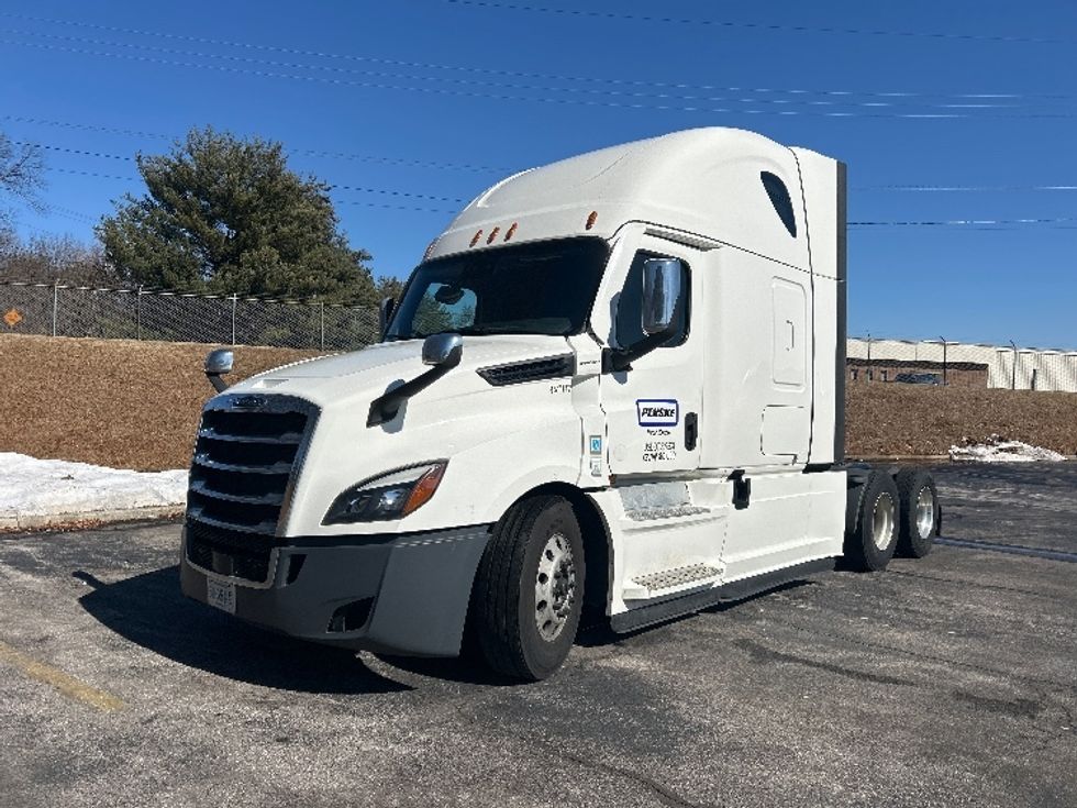 Sleeper Tractor-Heavy Duty Tractors-Freightliner-2021-T12664ST-Salem-VA-626,509\n\t\tmiles-$ 50,750 - Image 3