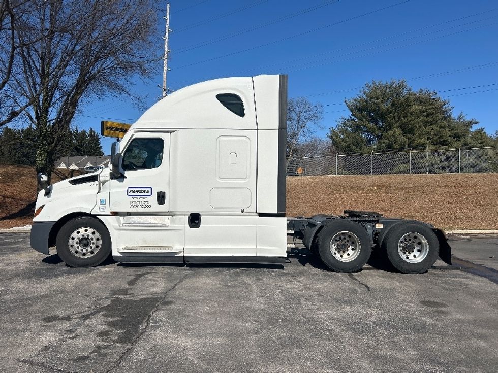 Sleeper Tractor-Heavy Duty Tractors-Freightliner-2021-T12664ST-Salem-VA-626,509\n\t\tmiles-$ 50,750 - Image 4