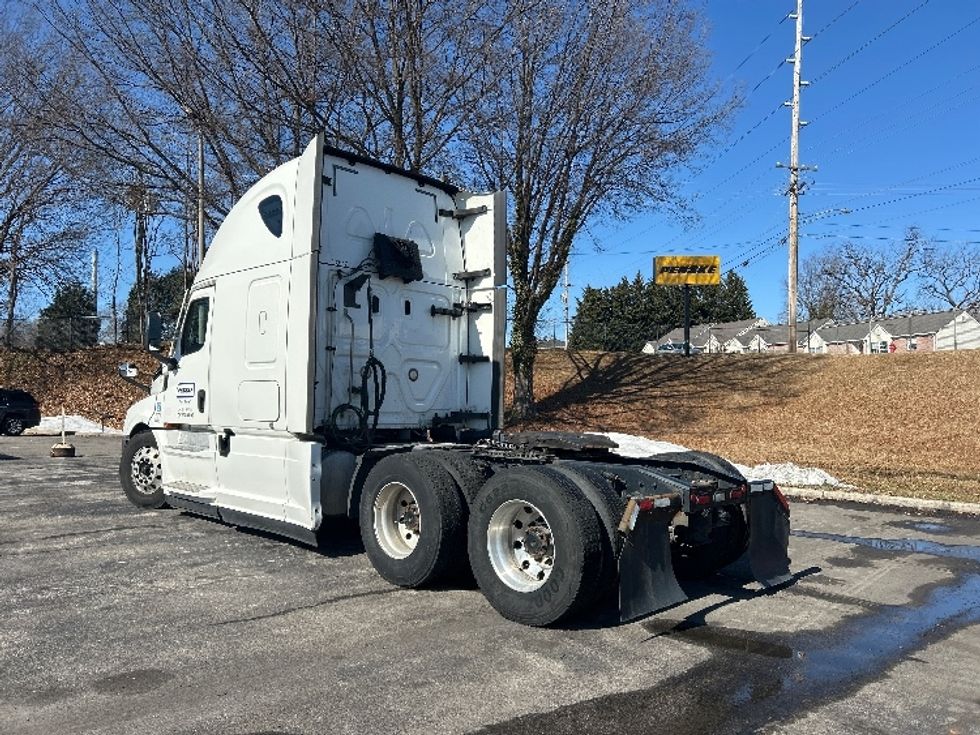 Sleeper Tractor-Heavy Duty Tractors-Freightliner-2021-T12664ST-Salem-VA-626,509\n\t\tmiles-$ 50,750 - Image 5