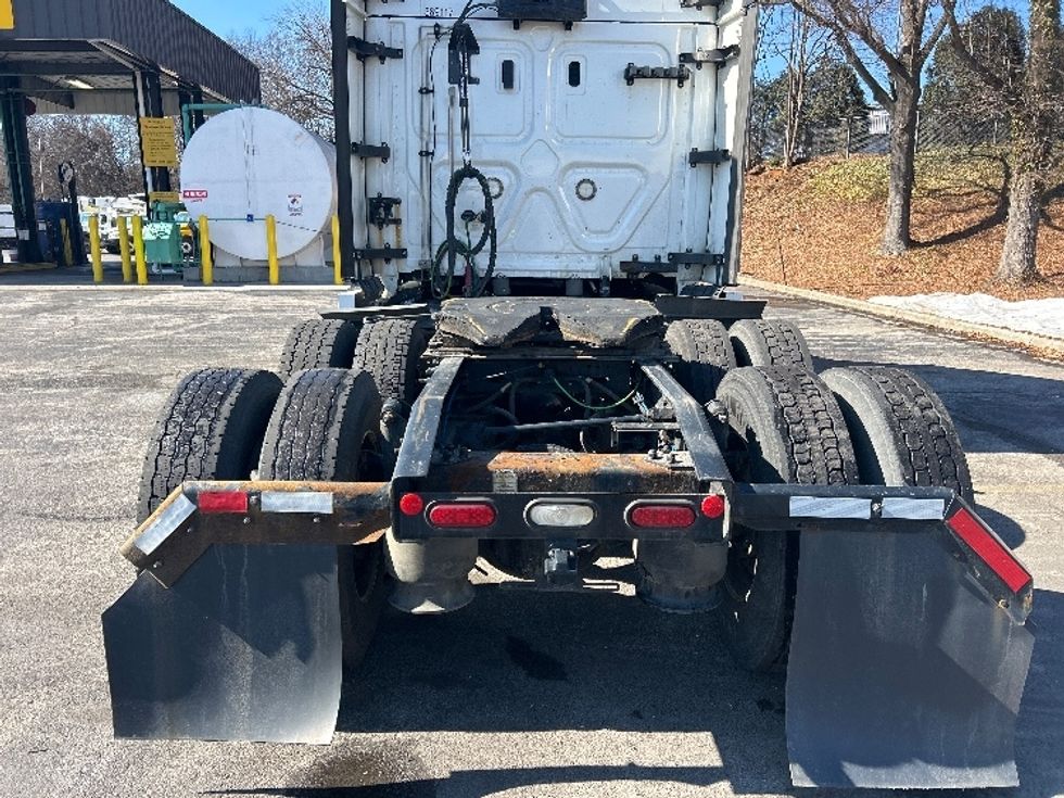 Sleeper Tractor-Heavy Duty Tractors-Freightliner-2021-T12664ST-Salem-VA-626,509\n\t\tmiles-$ 50,750 - Image 6