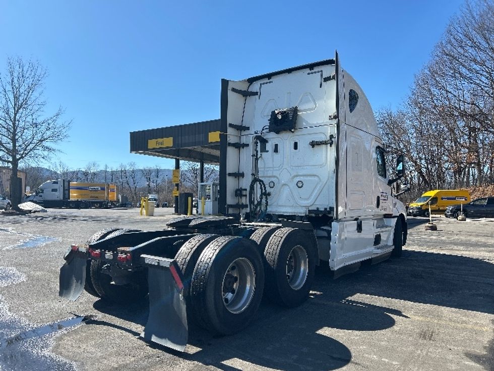 Sleeper Tractor-Heavy Duty Tractors-Freightliner-2021-T12664ST-Salem-VA-626,509\n\t\tmiles-$ 50,750 - Image 7