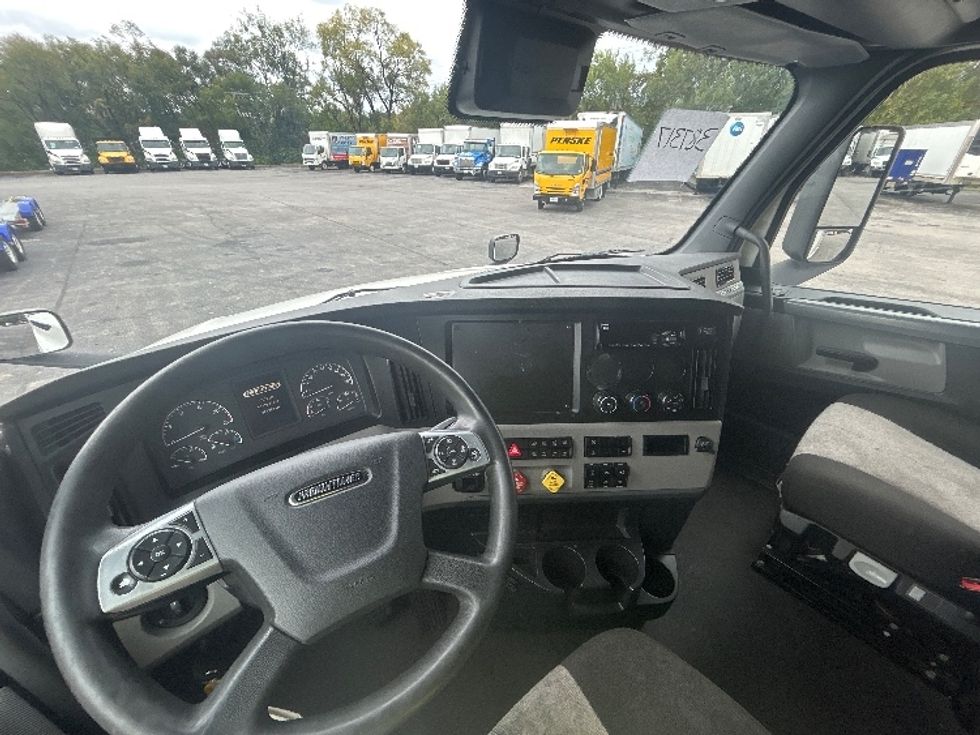 Sleeper Tractor-Heavy Duty Tractors-Freightliner-2021-T12664ST-Salem-VA-671,097\n\t\tmiles-$ 49,000 - Image 11