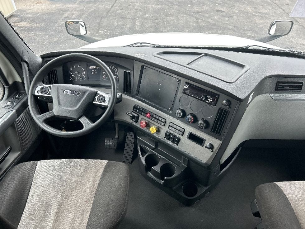 Sleeper Tractor-Heavy Duty Tractors-Freightliner-2021-T12664ST-Salem-VA-671,097\n\t\tmiles-$ 49,000 - Image 12