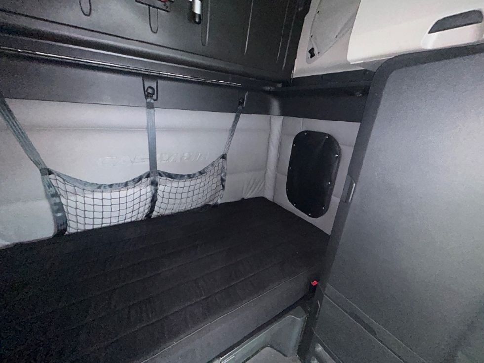 Sleeper Tractor-Heavy Duty Tractors-Freightliner-2021-T12664ST-Salem-VA-671,097\n\t\tmiles-$ 49,000 - Image 16