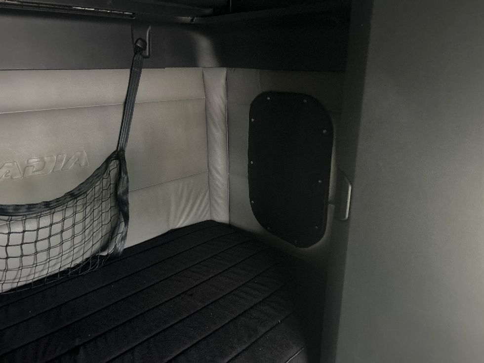 Sleeper Tractor-Heavy Duty Tractors-Freightliner-2021-T12664ST-Salem-VA-671,097\n\t\tmiles-$ 49,000 - Image 18