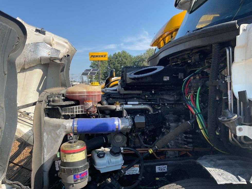 Sleeper Tractor-Heavy Duty Tractors-Freightliner-2021-T12664ST-Salem-VA-671,097\n\t\tmiles-$ 49,000 - Image 20