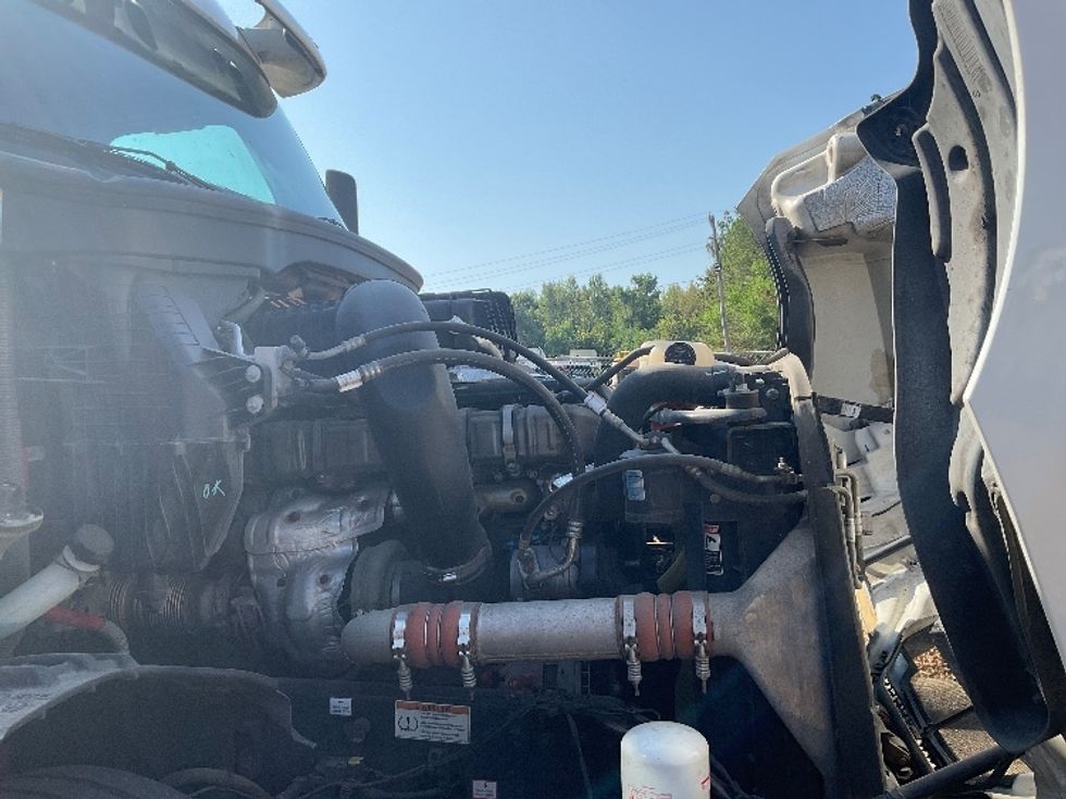 Sleeper Tractor-Heavy Duty Tractors-Freightliner-2021-T12664ST-Salem-VA-671,097\n\t\tmiles-$ 49,000 - Image 21