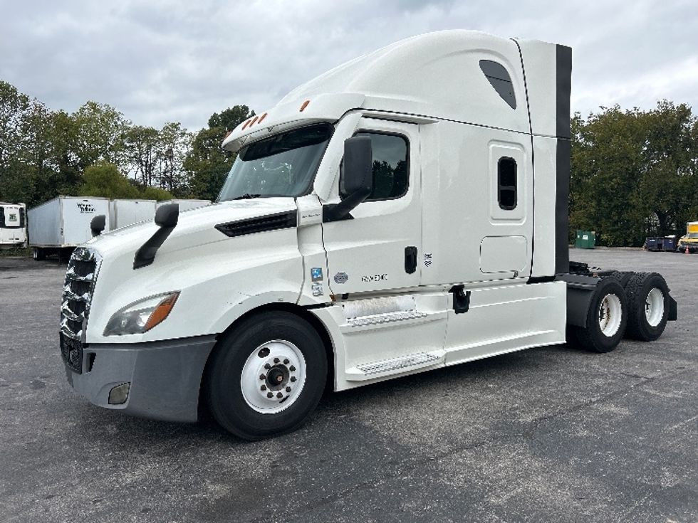 Sleeper Tractor-Heavy Duty Tractors-Freightliner-2021-T12664ST-Salem-VA-671,097\n\t\tmiles-$ 49,000 - Image 3