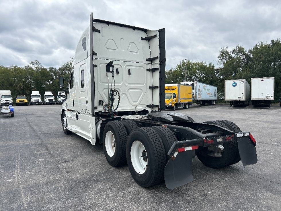 Sleeper Tractor-Heavy Duty Tractors-Freightliner-2021-T12664ST-Salem-VA-671,097\n\t\tmiles-$ 49,000 - Image 5