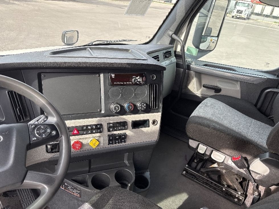 Sleeper Tractor-Heavy Duty Tractors-Freightliner-2021-T12664ST-Salt Lake City-UT-449,041\n\t\tmiles-$ 70,250 - Image 10