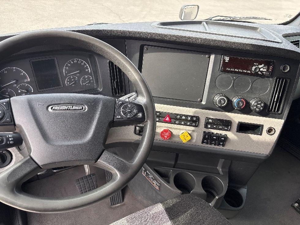 Sleeper Tractor-Heavy Duty Tractors-Freightliner-2021-T12664ST-Salt Lake City-UT-449,041\n\t\tmiles-$ 70,250 - Image 11