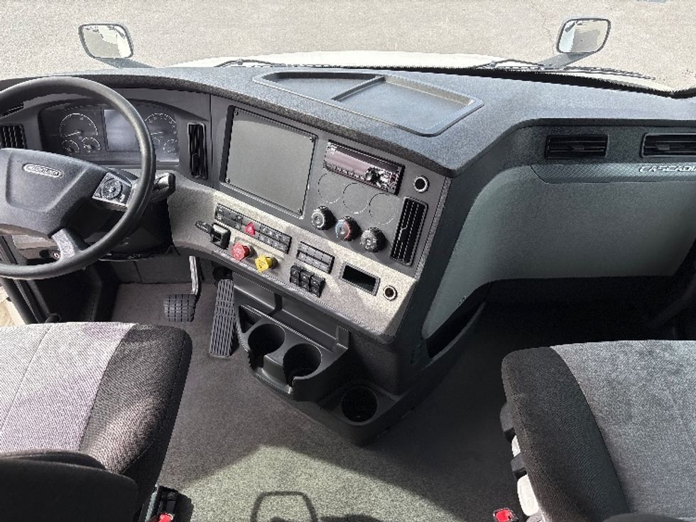 Sleeper Tractor-Heavy Duty Tractors-Freightliner-2021-T12664ST-Salt Lake City-UT-449,041\n\t\tmiles-$ 70,250 - Image 12