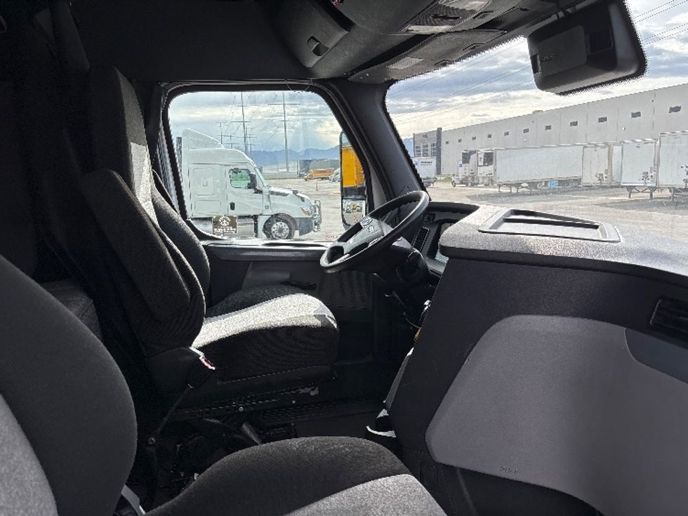 Sleeper Tractor-Heavy Duty Tractors-Freightliner-2021-T12664ST-Salt Lake City-UT-449,041\n\t\tmiles-$ 70,250 - Image 15