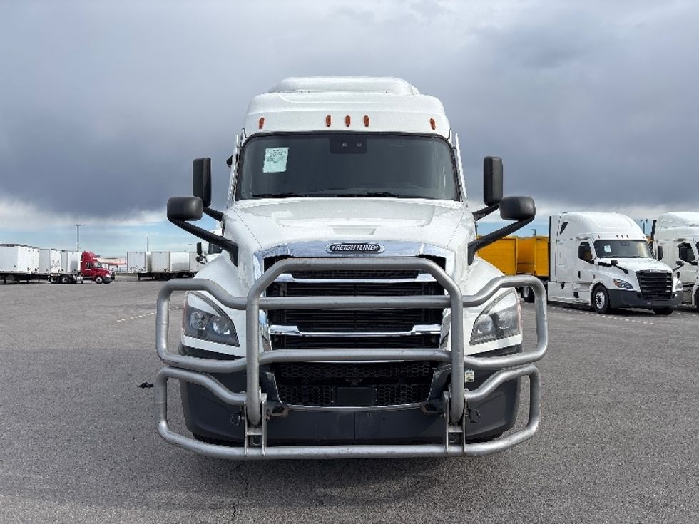 Sleeper Tractor-Heavy Duty Tractors-Freightliner-2021-T12664ST-Salt Lake City-UT-449,041\n\t\tmiles-$ 70,250 - Image 2