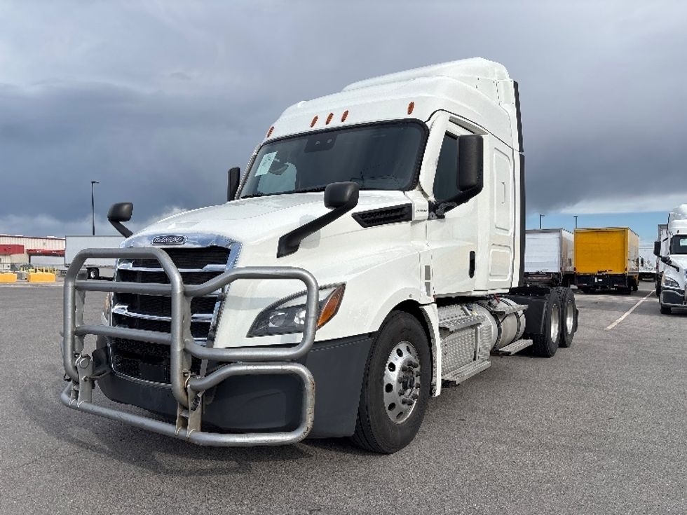 Sleeper Tractor-Heavy Duty Tractors-Freightliner-2021-T12664ST-Salt Lake City-UT-449,041\n\t\tmiles-$ 70,250 - Image 3
