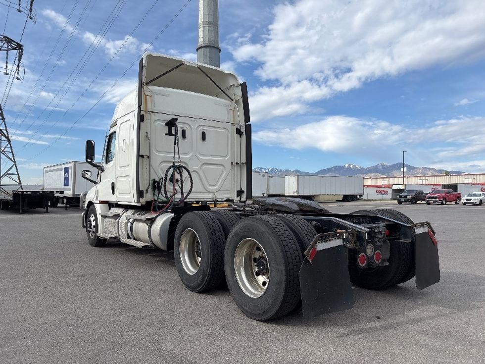 Sleeper Tractor-Heavy Duty Tractors-Freightliner-2021-T12664ST-Salt Lake City-UT-449,041\n\t\tmiles-$ 70,250 - Image 5