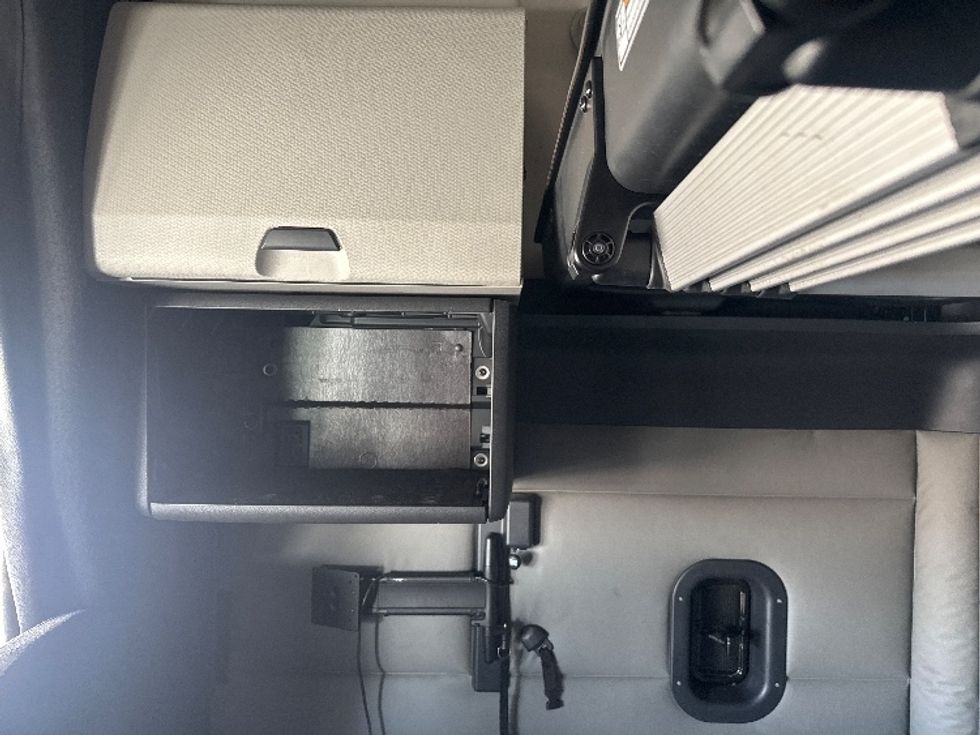 Sleeper Tractor-Heavy Duty Tractors-Freightliner-2021-T12664ST-Salt Lake City-UT-521,793\n\t\tmiles-$ 69,750 - Image 19