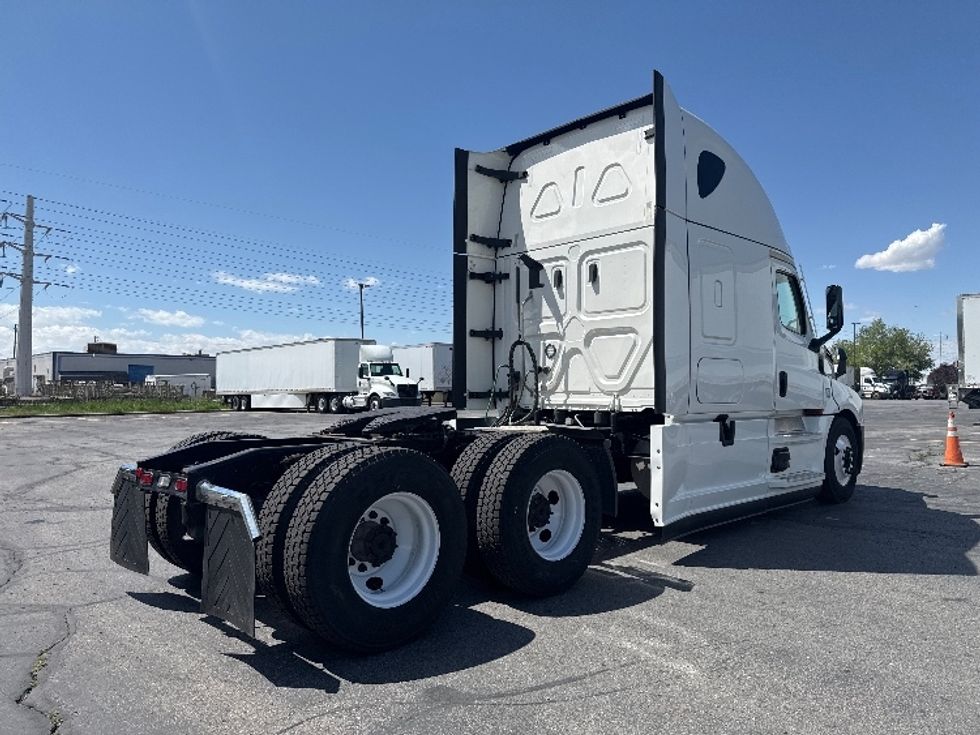 Sleeper Tractor-Heavy Duty Tractors-Freightliner-2021-T12664ST-Salt Lake City-UT-521,793\n\t\tmiles-$ 69,750 - Image 7